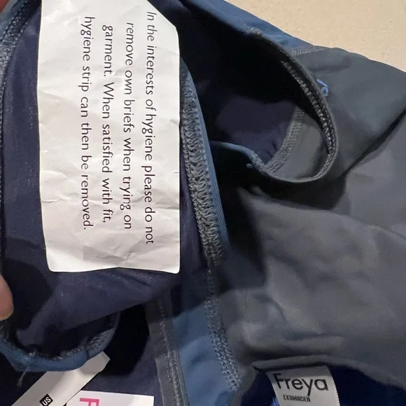 Swimsuit - Picture 4 of 6